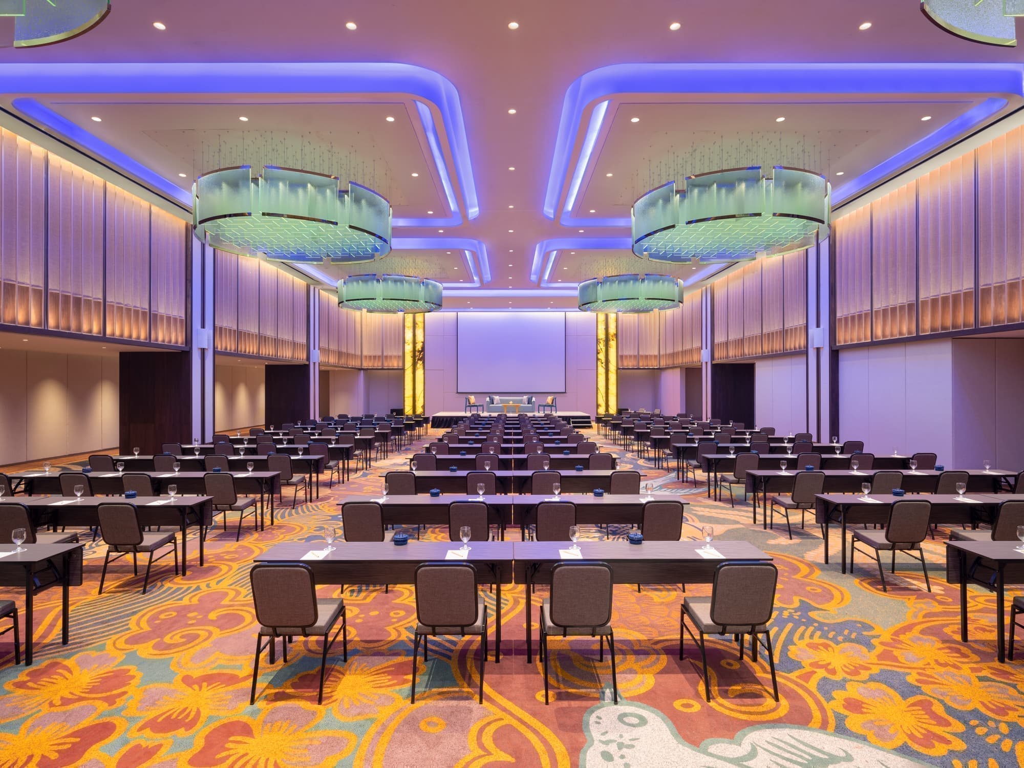 Elevate Your
Business Gatherings